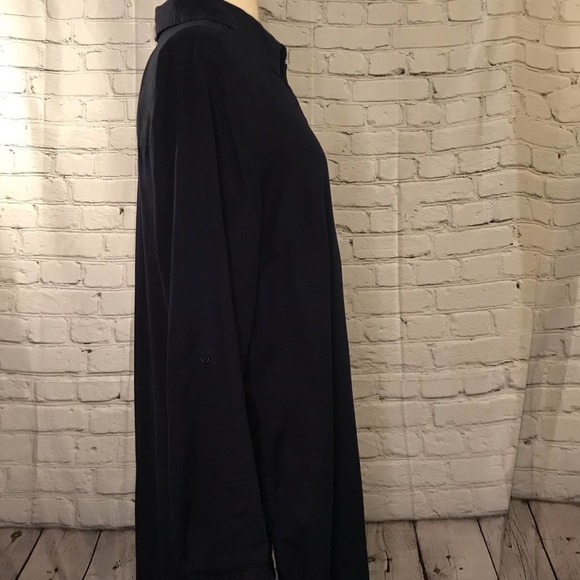 Crown & Ivy Navy Tunic Blouse Size 1X - Picture 6 of 9
